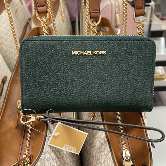 Michael Kors Large Leather Smartphone Wristlet Wallet Phoneholder
Racing Green - Picture 9 of 16